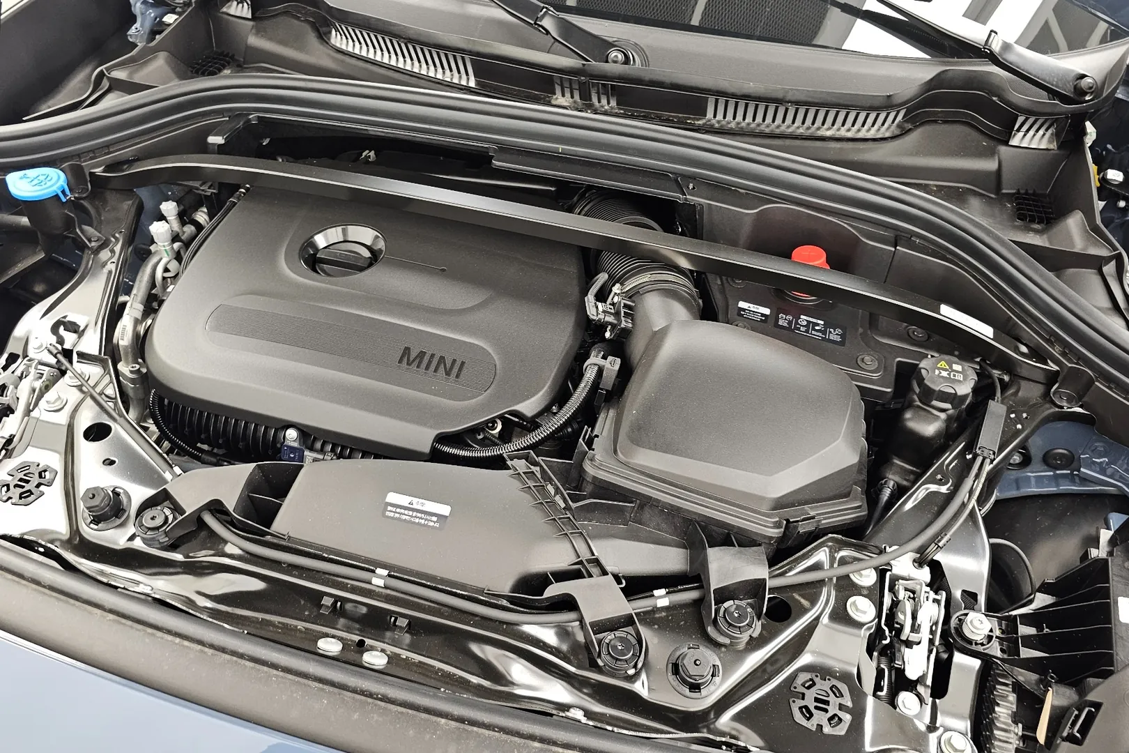 Оформить заказ на Mini Cooper S Countryman ALL4 Favoured 2026 2.0 л 241 л.с Бензин, коробка: Автомат, привод: Полный привод, доставка по России, салон в Москве, фото 14