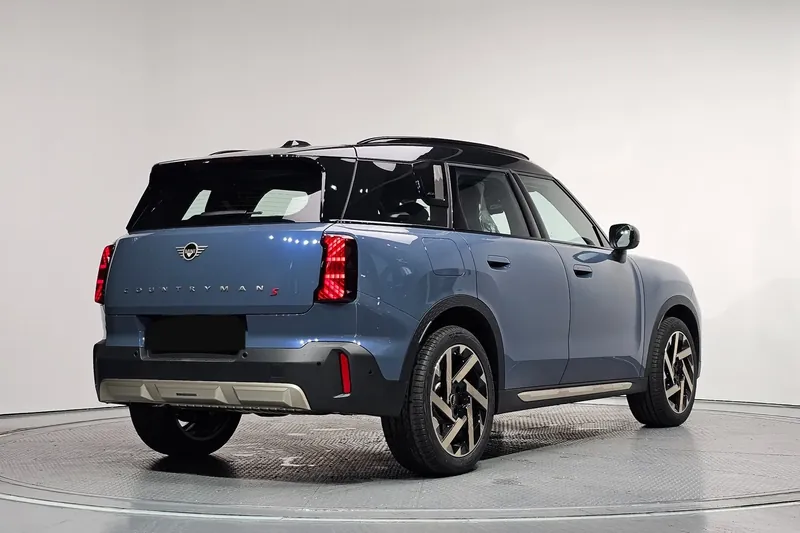 Заказать Mini Cooper S Countryman ALL4 Favoured 2026 2.0 л 241 л.с Бензин с пробегом 20 км, Автомат, Полный привод, цвет Синий, поставка из Корея, доставка по РФ Cooper S Countryman ALL4 Favoured - фото 3