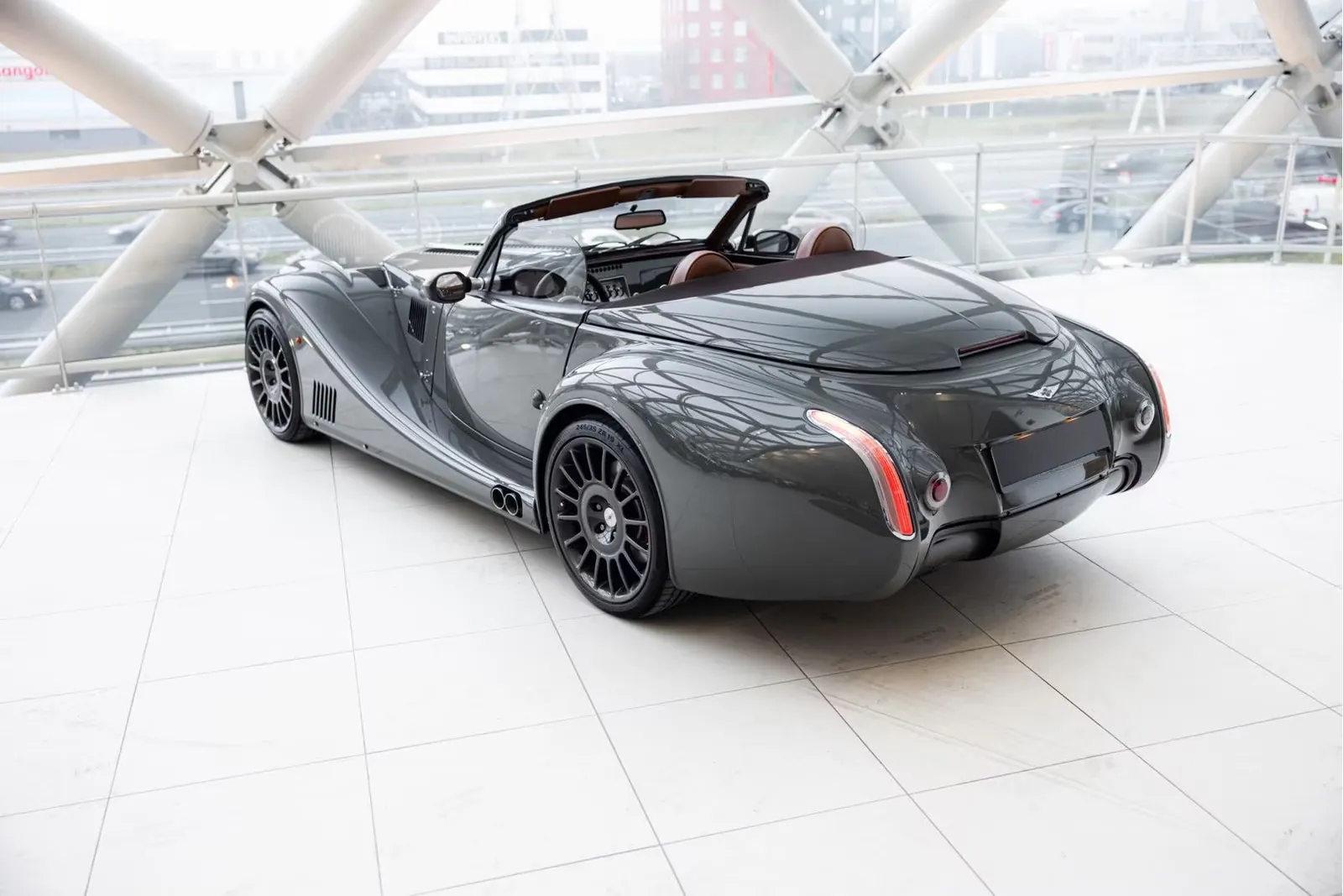 Оформить заказ на Morgan Aero 8 Performance Pack 2017 4.8 л 367 л.с Бензин, коробка: Механика, привод: Задний привод, доставка по России, салон в Москве