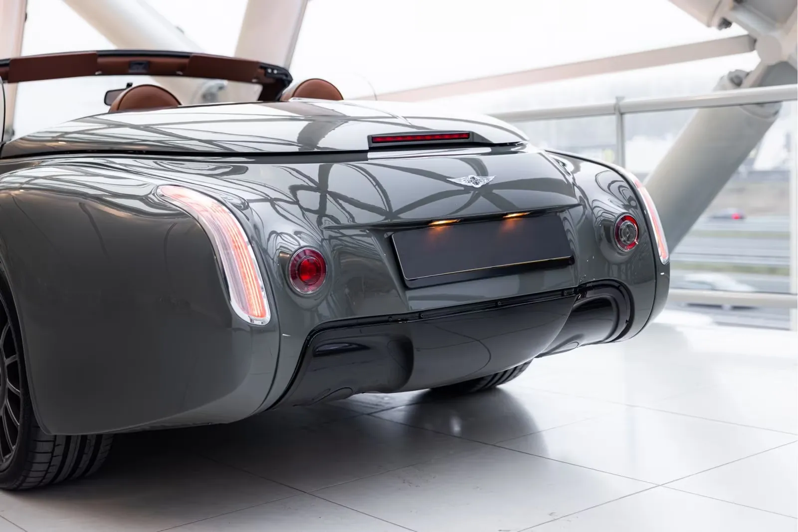 Автомобиль Morgan Aero 8 Performance Pack 2017 4.8 л 367 л.с Бензин, Серый, пробег 6 853 км, производство — Великобритания, доставка по РФ