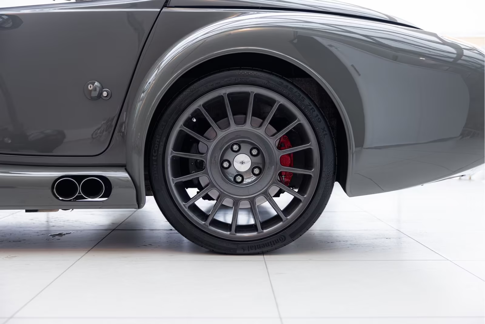 Доставка по РФ: Morgan Aero 8 Performance Pack 2017 4.8 л 367 л.с Бензин, Серый, пробег 6 853 км, Задний привод, Механика, осмотр возможен в Москве