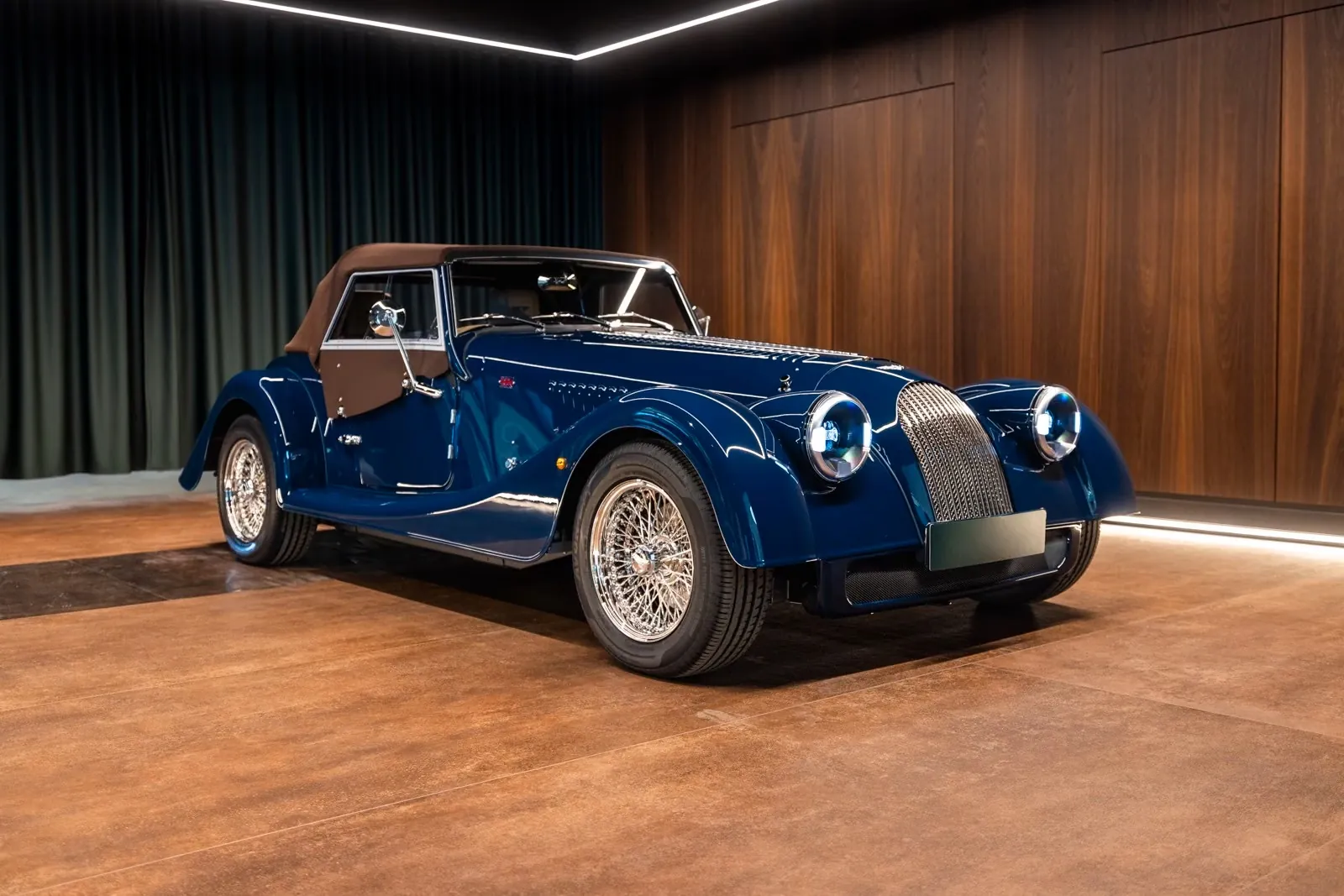 Заказать Morgan Plus Four 75TH Anniversary Edition 2025 2.0 л 258 л.с Бензин с пробегом 50 км, Механика, Задний привод, цвет Синий, поставка из Германия, доставка по РФ Plus Four 75TH Anniversary Edition - фото 3