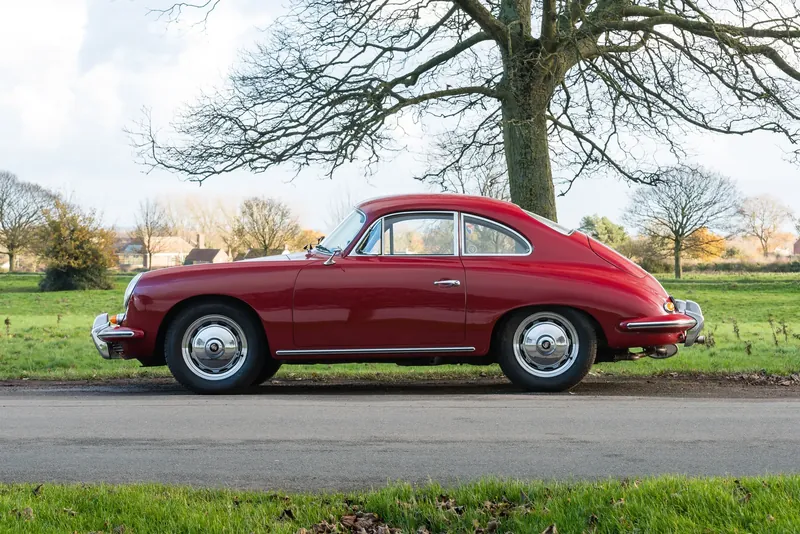 Заказать Porsche 356 B Super 90 Coupe 1960 1.6 л 90 л.с Бензин с пробегом 65 000 км, Механика, Задний привод, цвет Красный, поставка из Великобритания, доставка по РФ 356 B Super 90 Coupe - фото 2