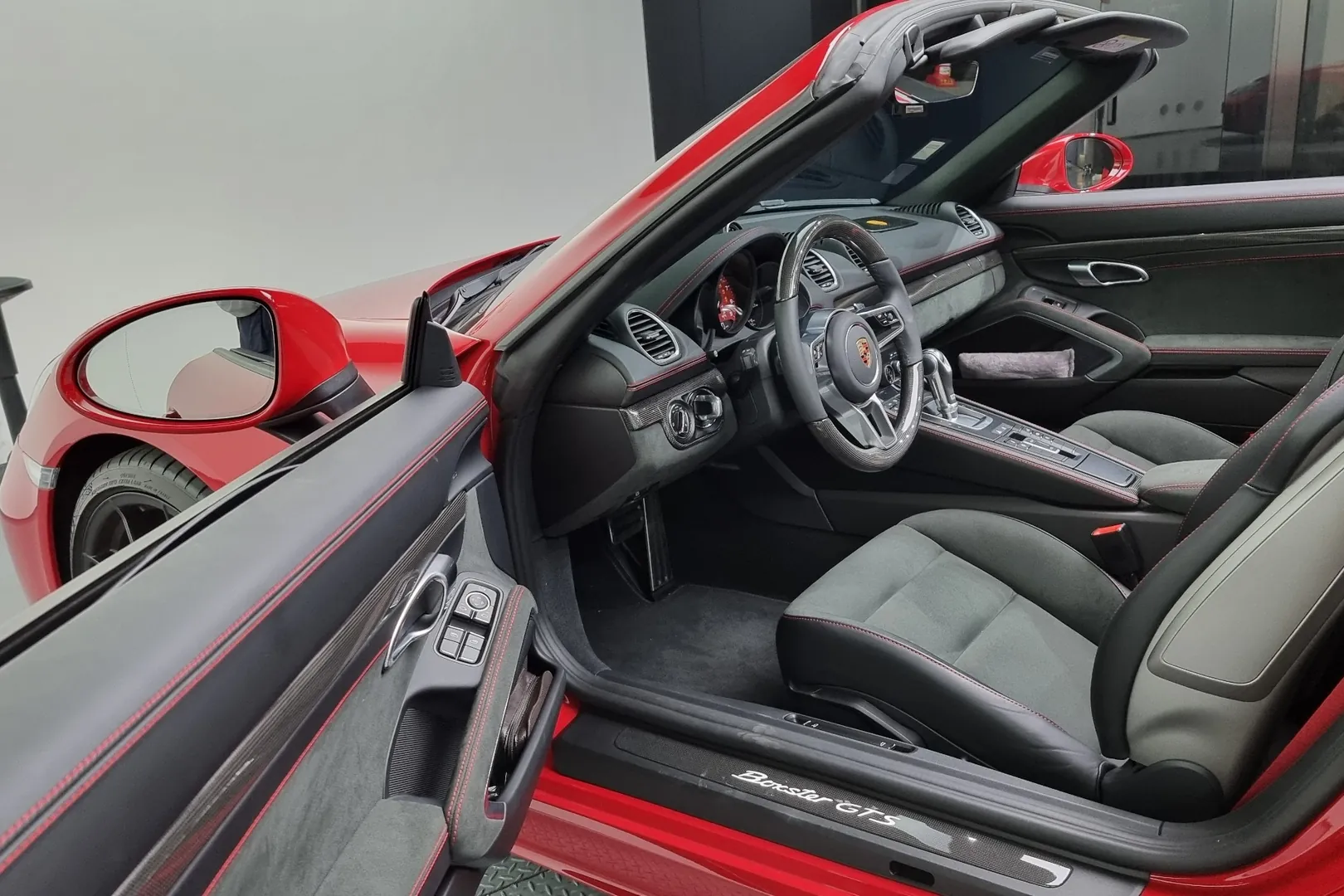 Выбор покупателей — Porsche 718 Boxster 4.0 GTS 2024 4.0 л 400 л.с Бензин, пробег 5 991 км, Красный, привезён из Германия, доставка по РФ