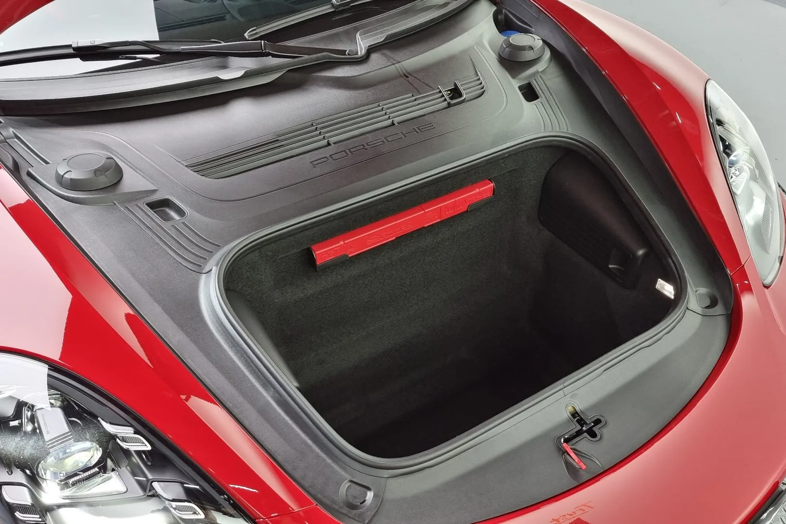 Доставка по РФ: Porsche 718 Boxster 4.0 GTS 2024 4.0 л 400 л.с Бензин, Красный, пробег 5 991 км, Задний привод, Автомат, осмотр возможен в Москве