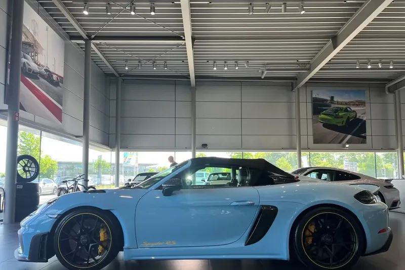 Porsche 718 Spyder RS 2026 4.0 л 500 л.с Бензин, новый авто, Задний привод, Автомат, цвет Синий, страна-производитель — Германия 718 Spyder RS - фото 2