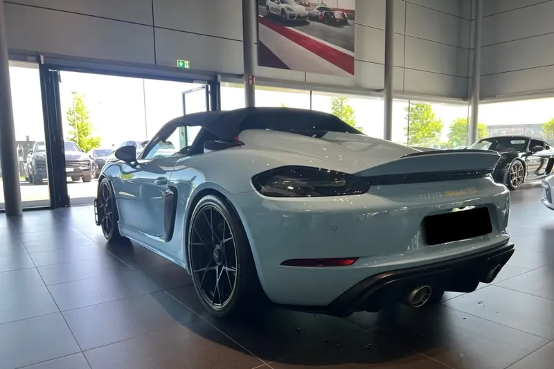 Заказать Porsche 718 Spyder RS 2026 4.0 л 500 л.с Бензин с пробегом 10 км, Автомат, Задний привод, цвет Синий, поставка из Германия, доставка по РФ 718 Spyder RS - фото 3