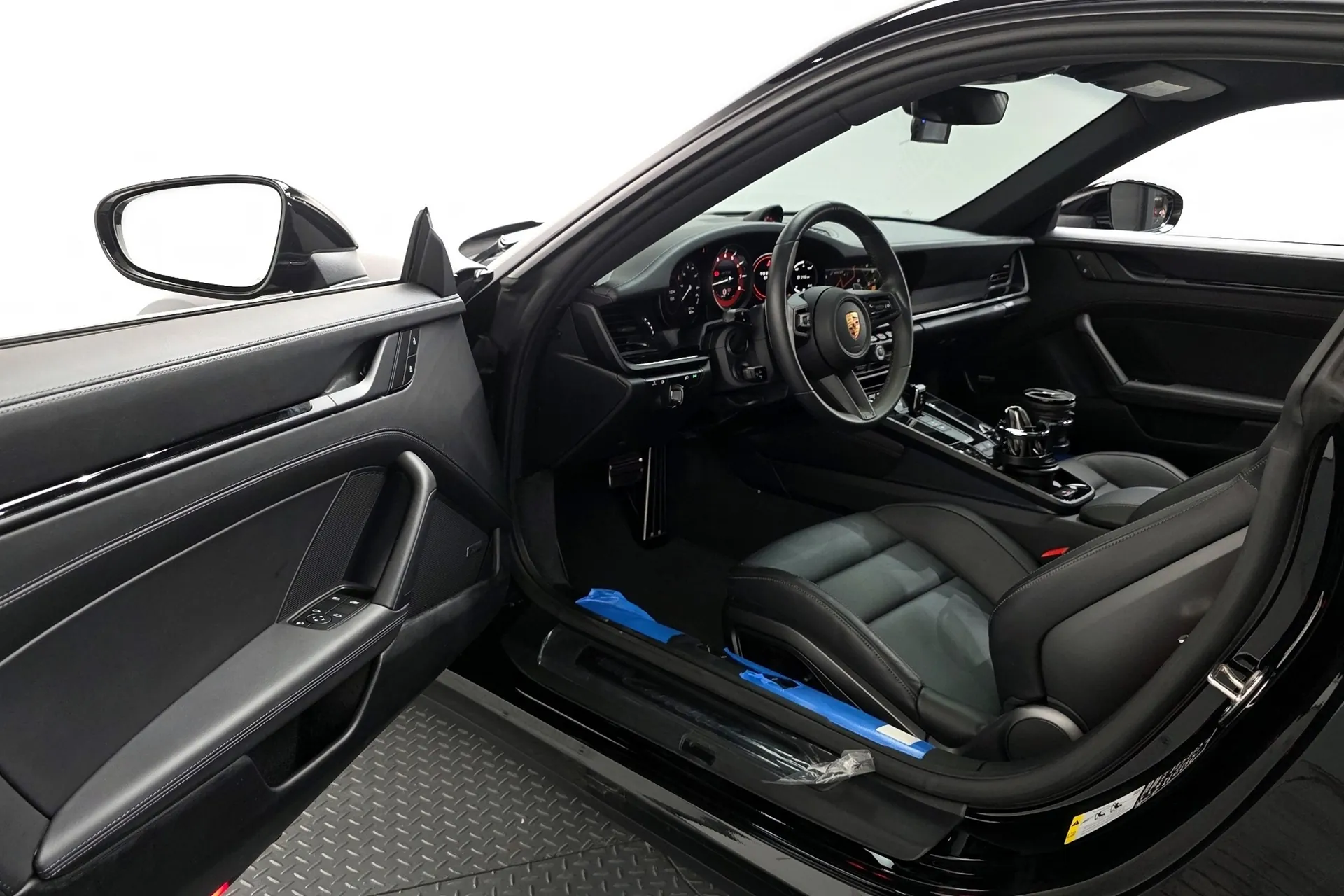 Автомобиль Porsche 911 (992) Carrera 4 GTS 2024 3.6 л 541 л.с Бензин, Чёрный, пробег 3 821 км, производство — Германия, доставка по РФ