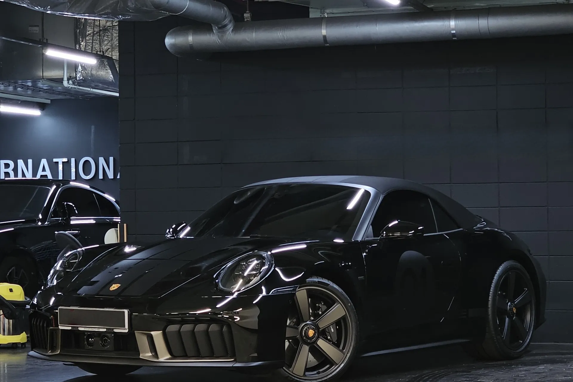 Заказать Porsche 911 (992) Carrera GTS Cabriolet 2025 3.0 л 541 л.с Бензин с пробегом 50 км, Автомат, Полный привод, цвет Чёрный, поставка из Германия, доставка по РФ