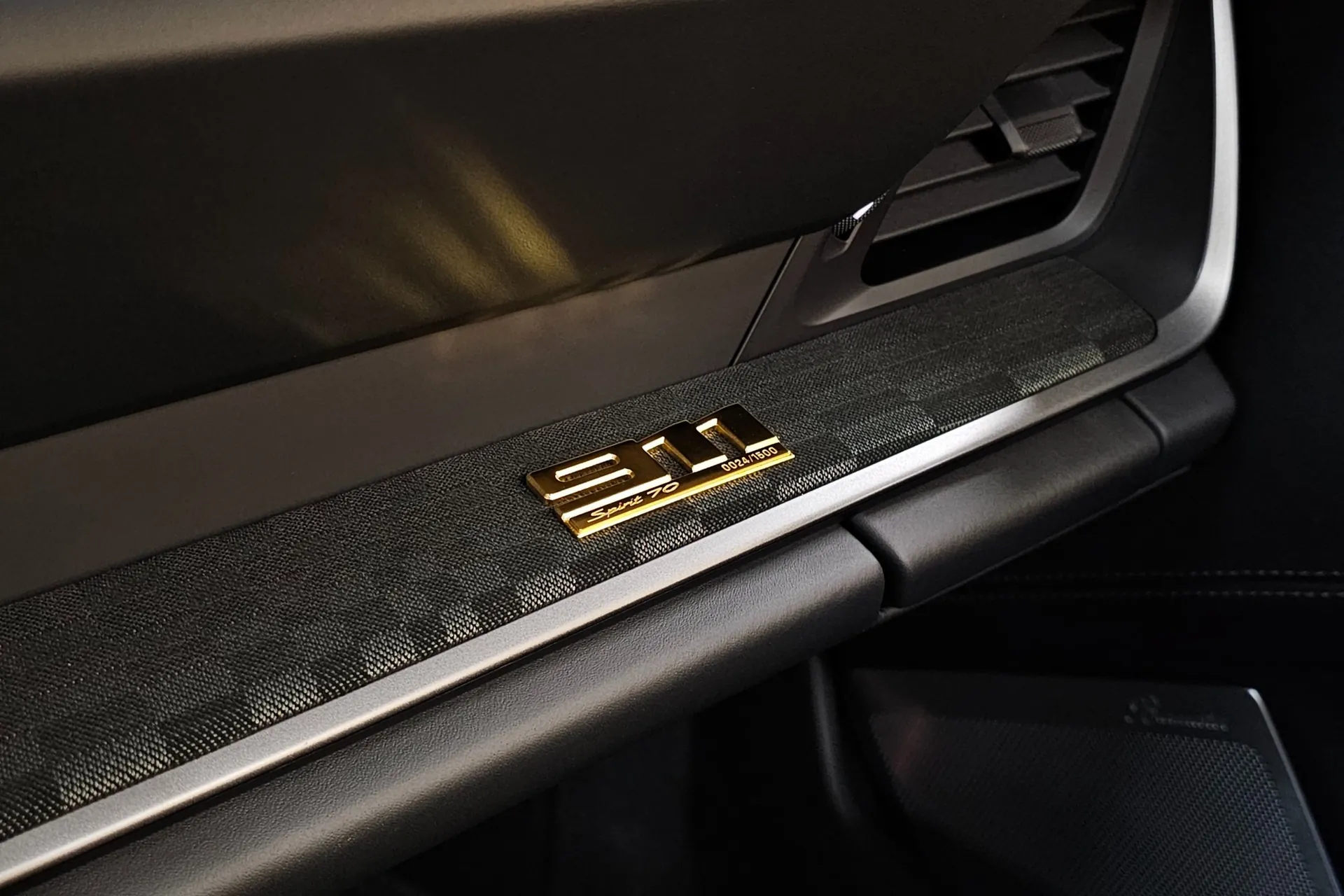 Оформить заказ на Porsche 911 (992) Carrera GTS Cabriolet 2025 3.0 л 541 л.с Бензин, коробка: Автомат, привод: Полный привод, доставка по России, салон в Москве