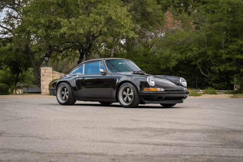 Купить Porsche 911 Carrera 2 Coupe by Singer 1990 4.0 л 390 л.с Бензин, Бордовый, Механика, Задний привод — авто из США, с доставкой по всей России 911 Carrera 2 Coupe by Singer - фото 3