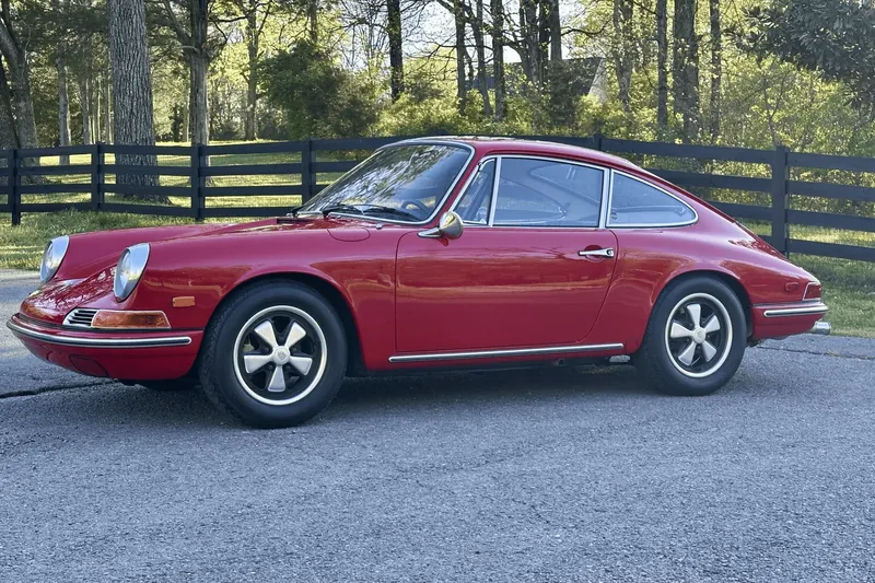Porsche 911 Coupe 1968 2.0 л 130 л.с Бензин, новый авто, Задний привод, Механика, цвет Красный, страна-производитель — США 911 Coupe - фото 2