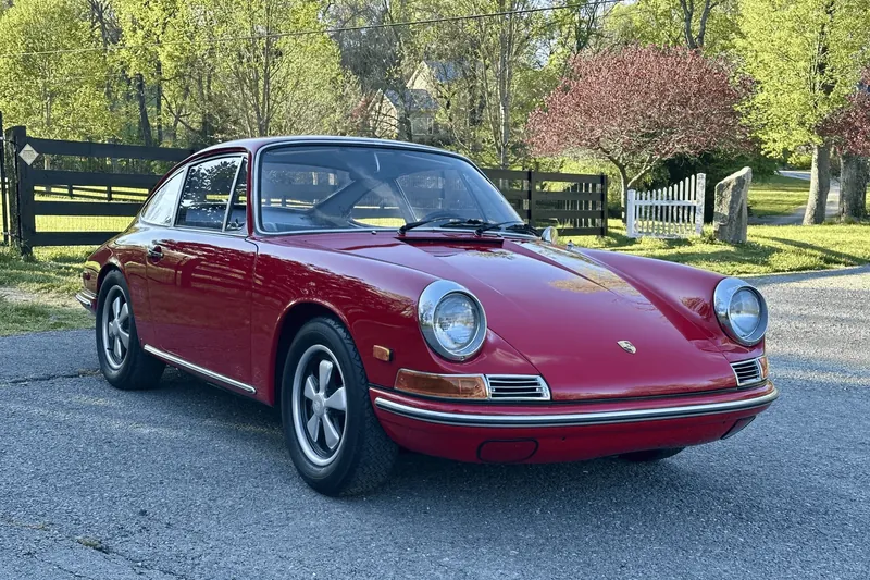 Купить Porsche 911 Coupe 1968 2.0 л 130 л.с Бензин, Красный, Механика, Задний привод — авто из США, с доставкой по всей России 911 Coupe - фото 3