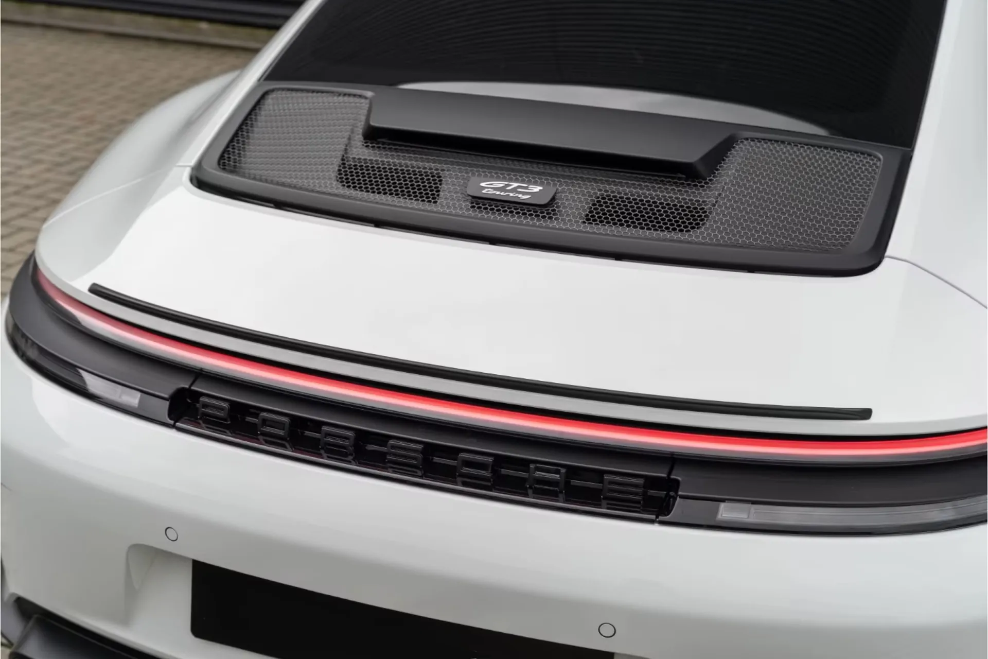 Автомобиль Porsche 911 GT3 Touring (992) 2026 4.0 л 510 л.с Бензин, Белый, пробег 10 км, производство — Германия, доставка по РФ