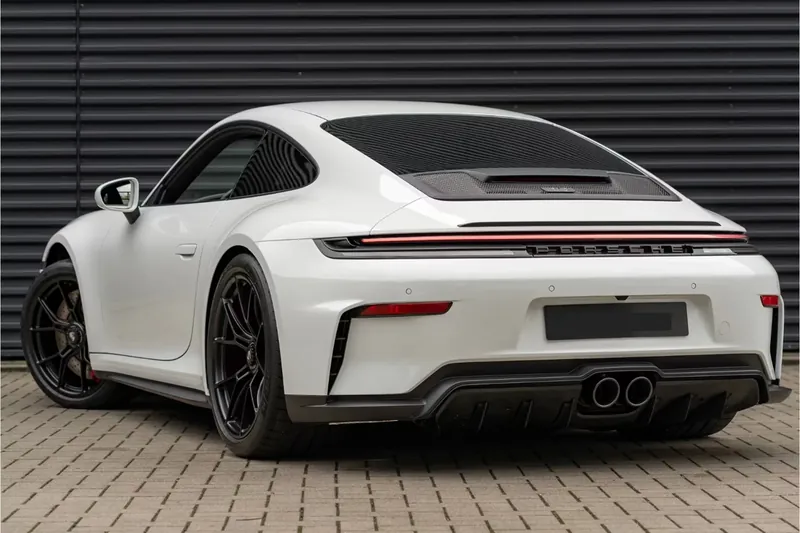 Заказать Porsche 911 GT3 Touring (992) 2026 4.0 л 510 л.с Бензин с пробегом 10 км, Автомат, Задний привод, цвет Белый, поставка из Германия, доставка по РФ 911 GT3 Touring - фото 3