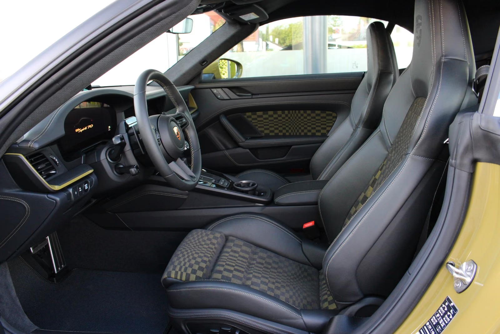 Заказать Porsche 911 Carrera GTS T-Hybrid Spirit 70 2026 3.6 л 541 л.с Бензин, Зелёный, Задний привод, Автомат — поставка из Германия, доставка по России и СНГ, фото 10