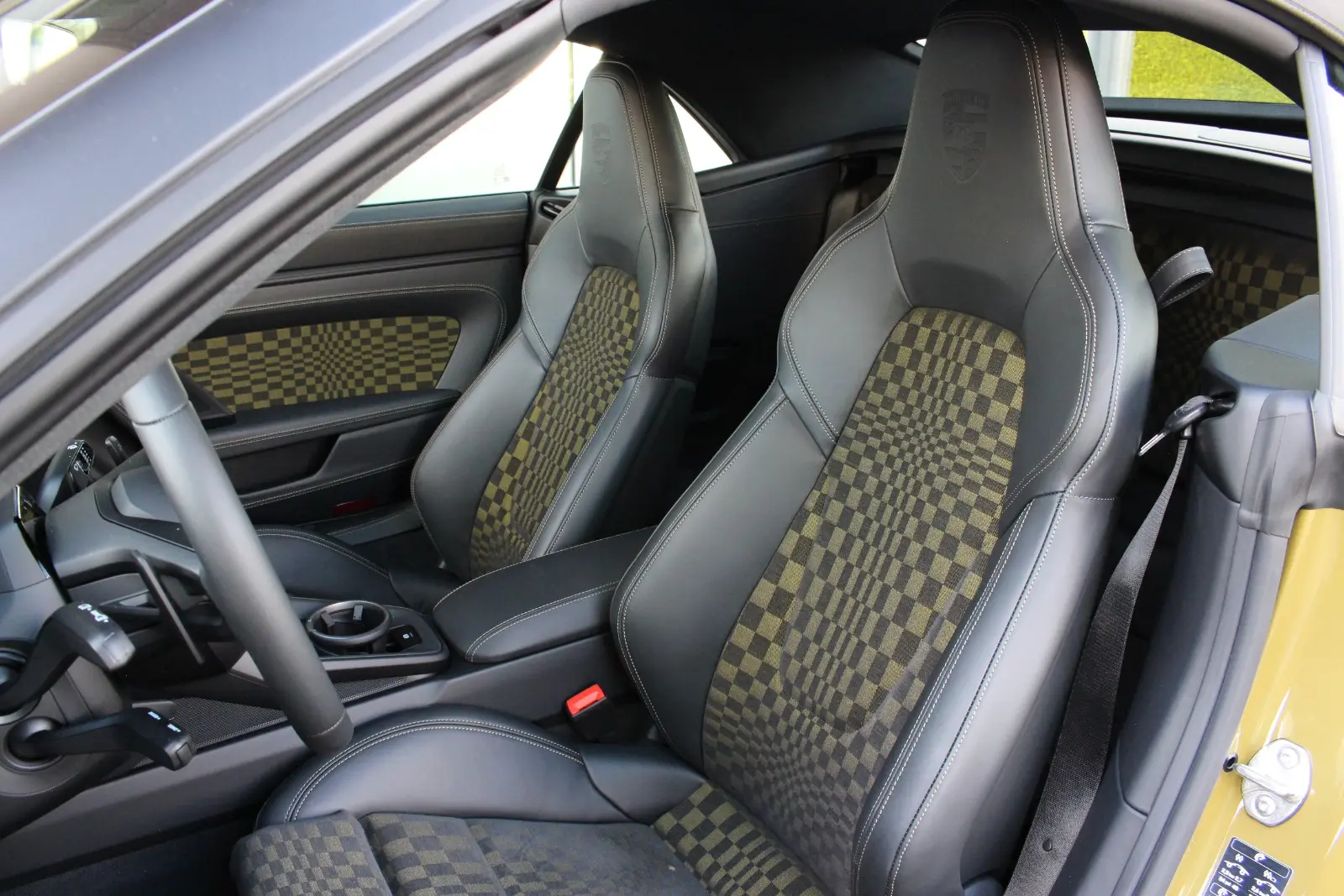 Porsche 911 Carrera GTS T-Hybrid Spirit 70 2026 3.6 л 541 л.с Бензин, пробег 17 км, Зелёный, Задний привод, Автомат, авто из Германия, доставка по РФ, фото 11