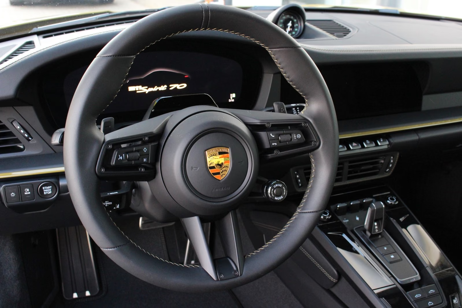 Porsche 911 Carrera GTS T-Hybrid Spirit 70 2026, зелёный, фото 23