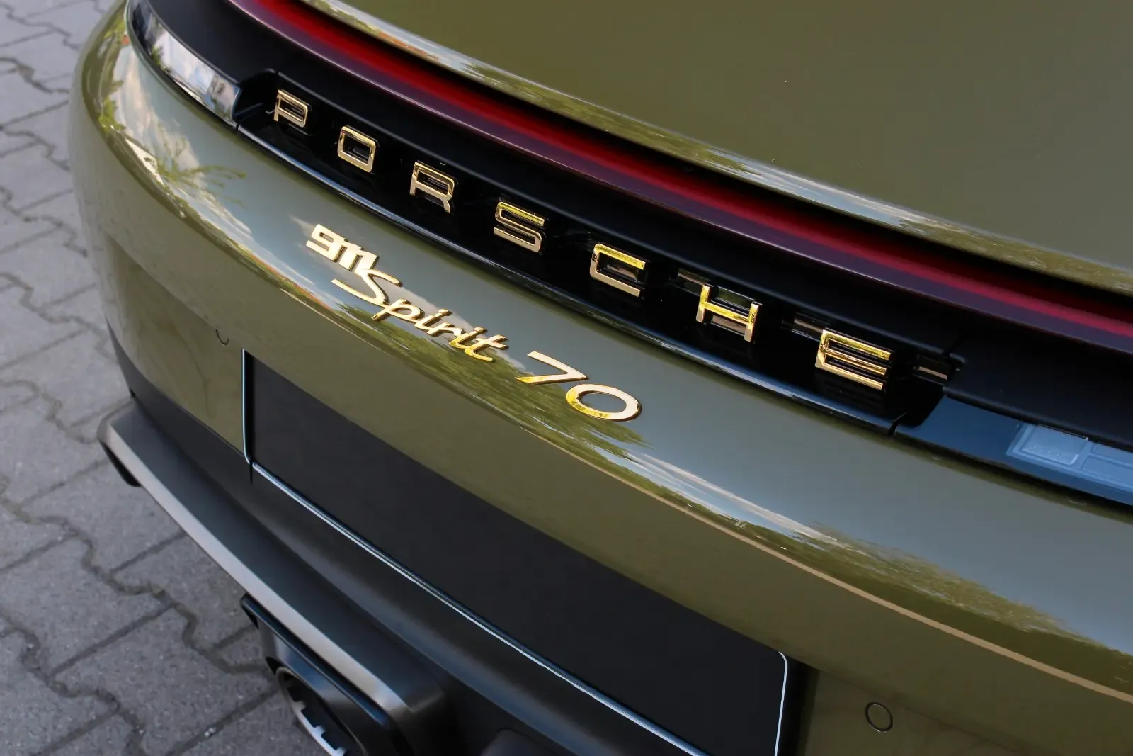 Porsche 911 Carrera GTS T-Hybrid Spirit 70 2026, зелёный, фото 30