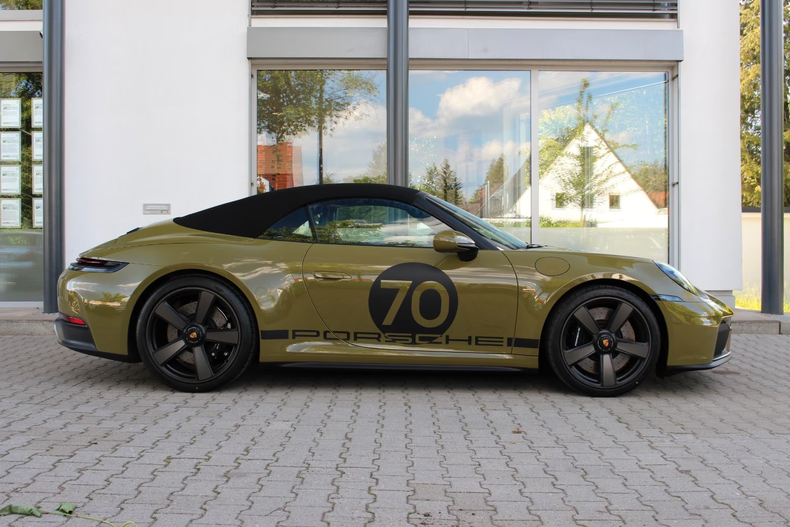 Купить Porsche 911 Carrera GTS T-Hybrid Spirit 70 2026 3.6 л 541 л.с Бензин, Зелёный, Автомат, Задний привод — авто из Германия, с доставкой по всей России, фото 3