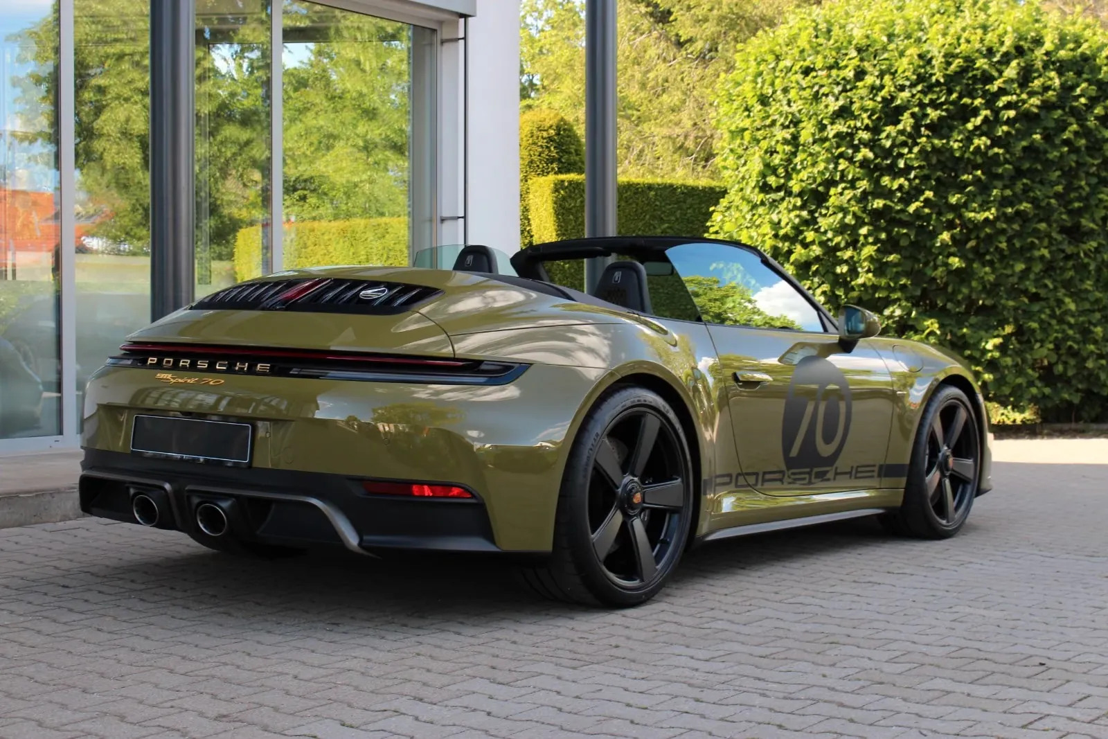 Porsche 911 Carrera GTS T-Hybrid Spirit 70 2026 3.6 л 541 л.с Бензин в продаже: Зелёный, Автомат, Задний привод, страна-производитель — Германия, доставка по РФ, фото 4