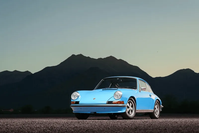 Заказать Porsche 911 E Coupe 1973 2.4 л 165 л.с Бензин с пробегом 2 000 км, Механика, Задний привод, цвет Голубой, поставка из США, доставка по РФ 911 E Coupe — фото 2