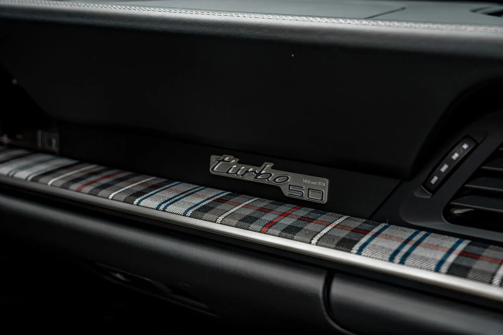 Доступен к заказу Porsche 992 911 Turbo S 50 Jahre | Heritage | Limitiert 2026 3.7 л 650 л.с Бензин: Серебристый, коробка Автомат, привод Полный привод, осмотр и тест-драйв в Москве