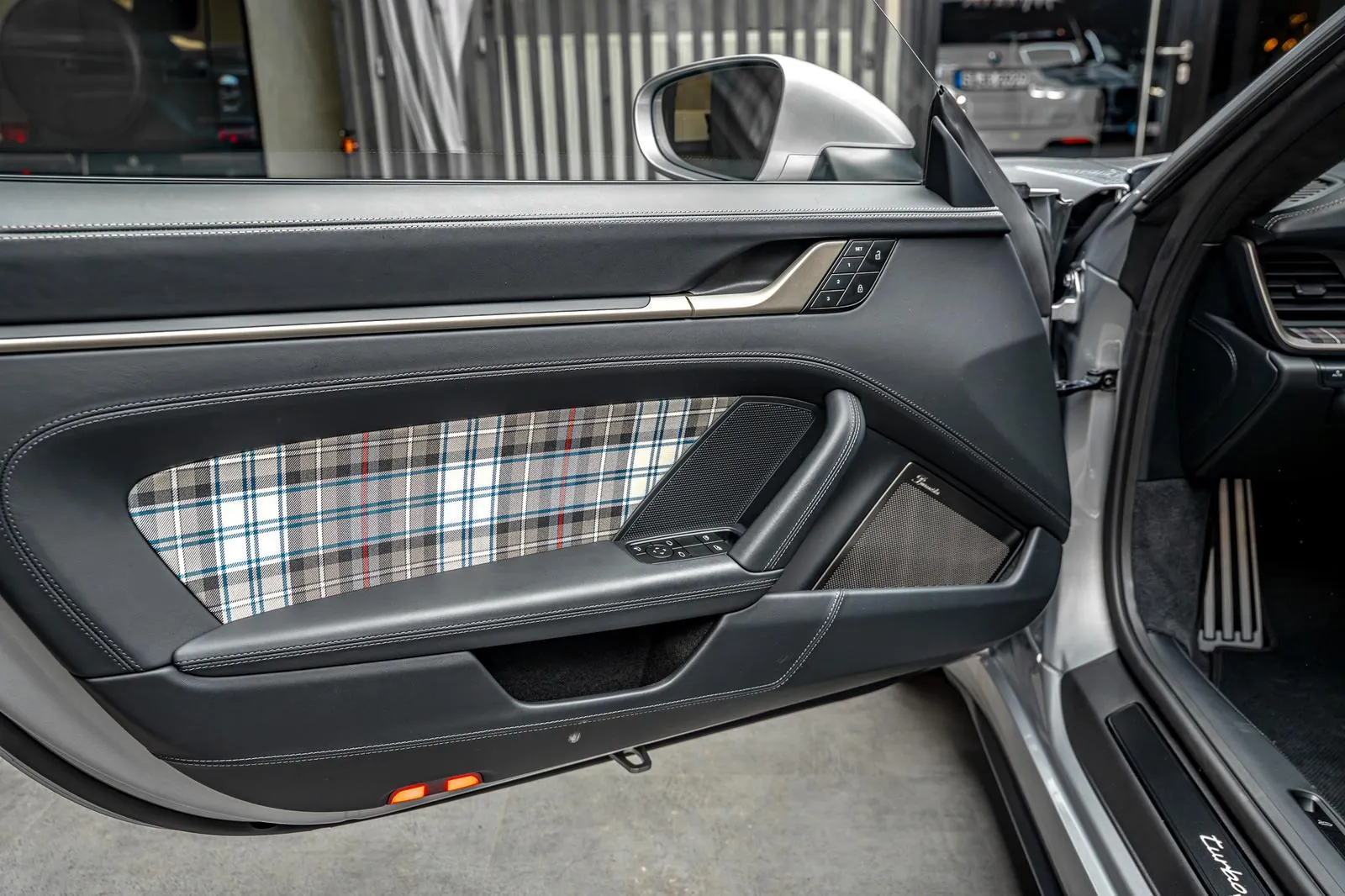 Купить Porsche 992 911 Turbo S 50 Jahre | Heritage | Limitiert 2026 3.7 л 650 л.с Бензин с доставкой: пробег 27 км, Серебристый, Автомат, Полный привод, поставка из Германия