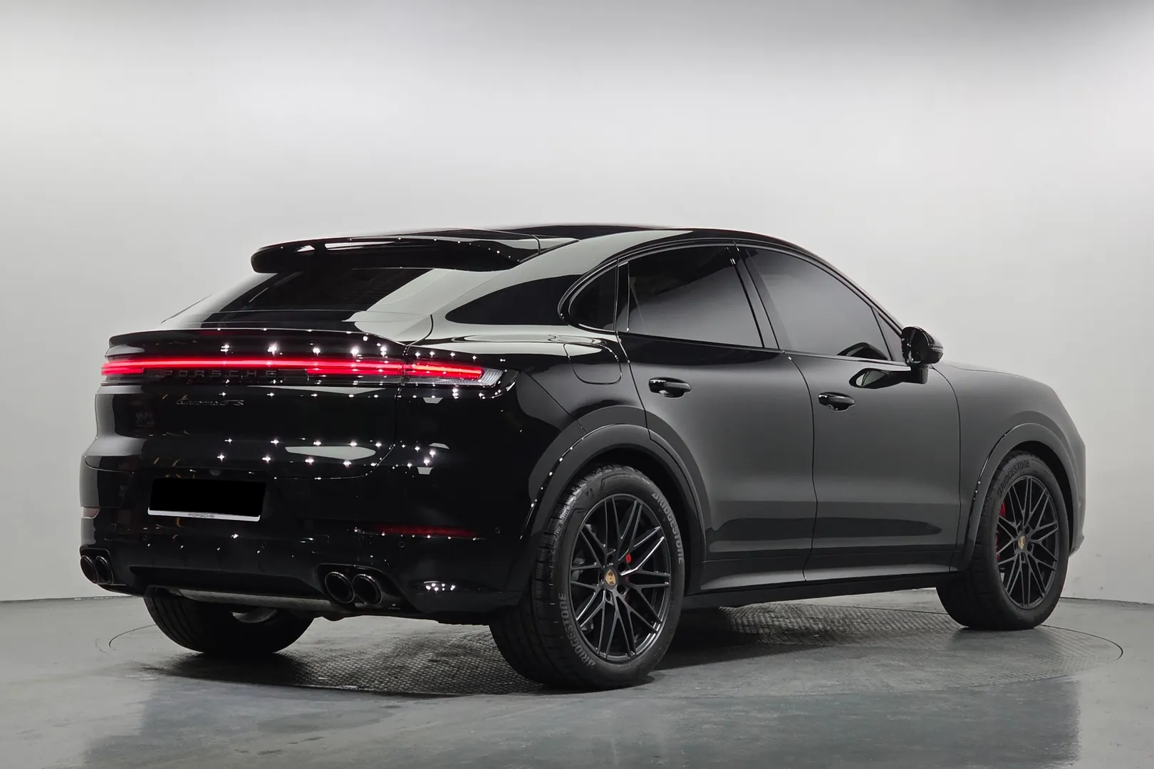 Заказать Porsche Cayenne 4.0 GTS Coupe 2025 4.0 л 500 л.с Бензин с пробегом 5 004 км, Автомат, Полный привод, цвет Чёрный, поставка из Германия, доставка по РФ