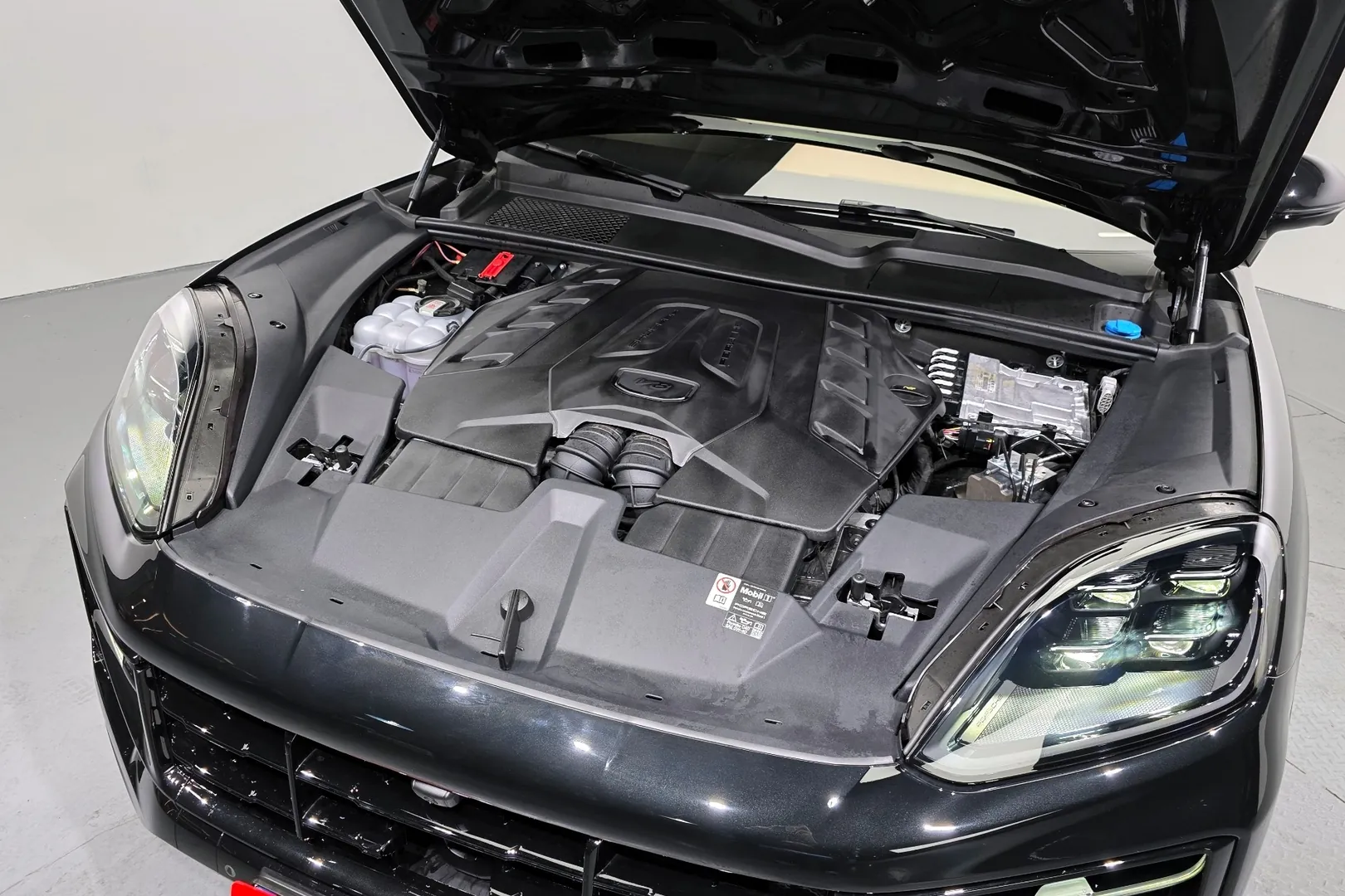 Доставка по РФ: Porsche Cayenne 4.0 GTS Coupe 2025 4.0 л 500 л.с Бензин, Чёрный, пробег 5 004 км, Полный привод, Автомат, осмотр возможен в Москве