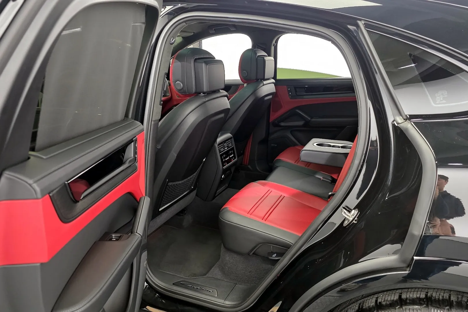 Надёжный Porsche Cayenne 4.0 GTS Coupe 2025 4.0 л 500 л.с Бензин с двигателем 4,0 л, Чёрный, пробег 5 004 км, Автомат, поставка из Германия