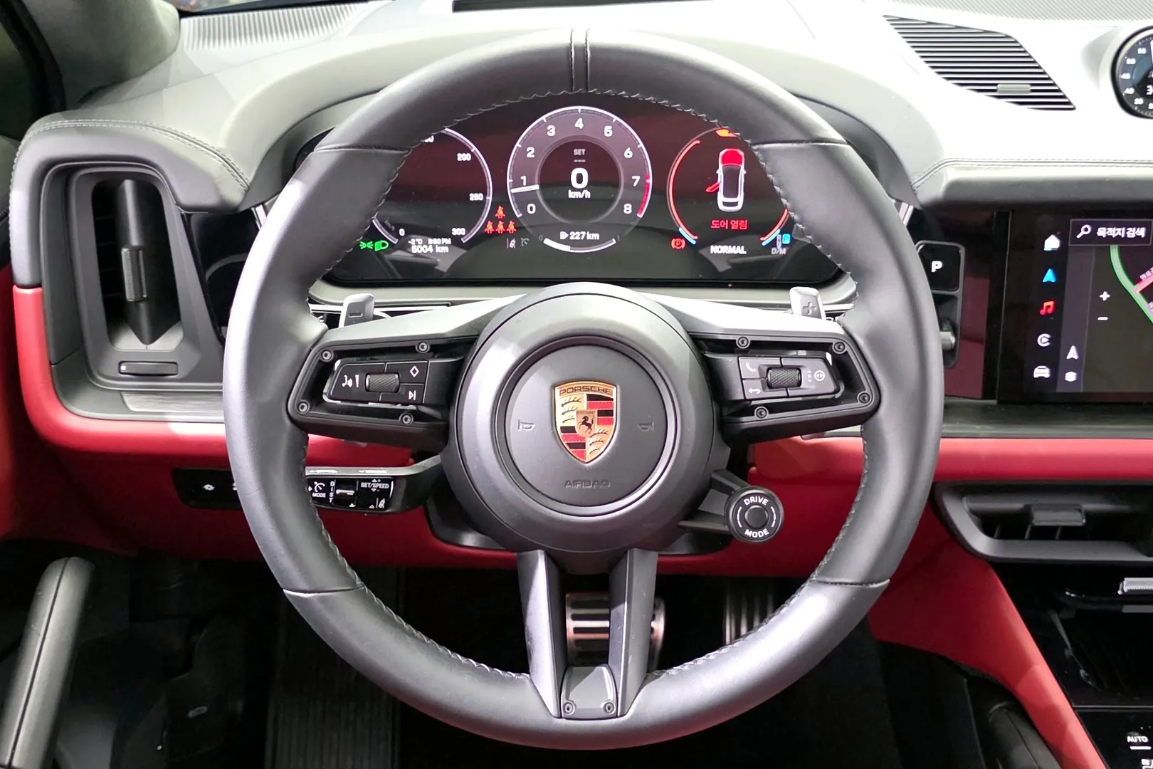 Новый Porsche Cayenne 4.0 GTS Coupe 2025 4.0 л 500 л.с Бензин: Полный привод, Чёрный, коробка — Автомат, привезён из Германия, доставка по регионам