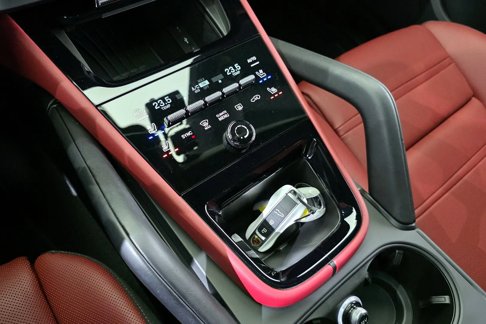 Заказать Porsche Cayenne 4.0 GTS Coupe 2025 4.0 л 500 л.с Бензин, Чёрный, Полный привод, Автомат — поставка из Германия, доставка по России и СНГ