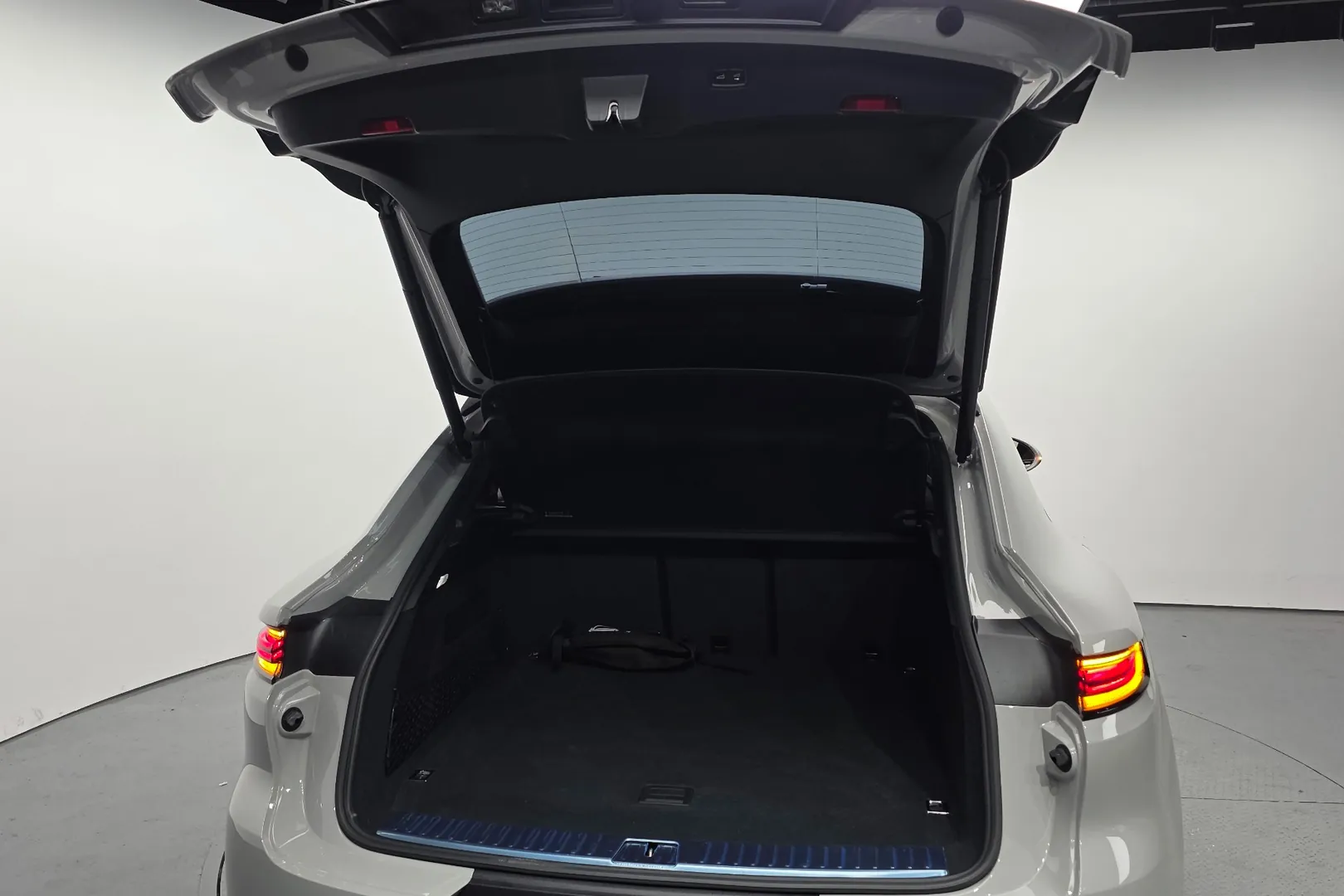 Доступен к заказу Porsche Cayenne E-Hybrid Coupe 2025 3.0 л 470 л.с Гибрид: Серый, коробка Автомат, привод Полный привод, осмотр и тест-драйв в Москве