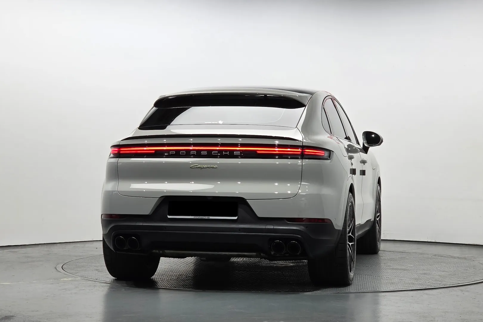 Купить Porsche Cayenne E-Hybrid Coupe 2025 3.0 л 470 л.с Гибрид, Серый, Автомат, Полный привод — авто из Германия, с доставкой по всей России