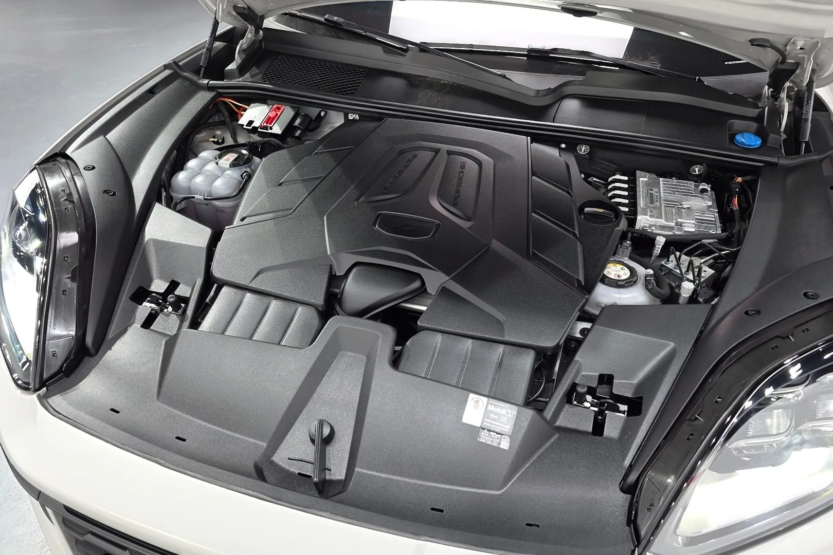 Доставка по РФ: Porsche Cayenne E-Hybrid Coupe 2025 3.0 л 470 л.с Гибрид, Серый, пробег 5 892 км, Полный привод, Автомат, осмотр возможен в Москве