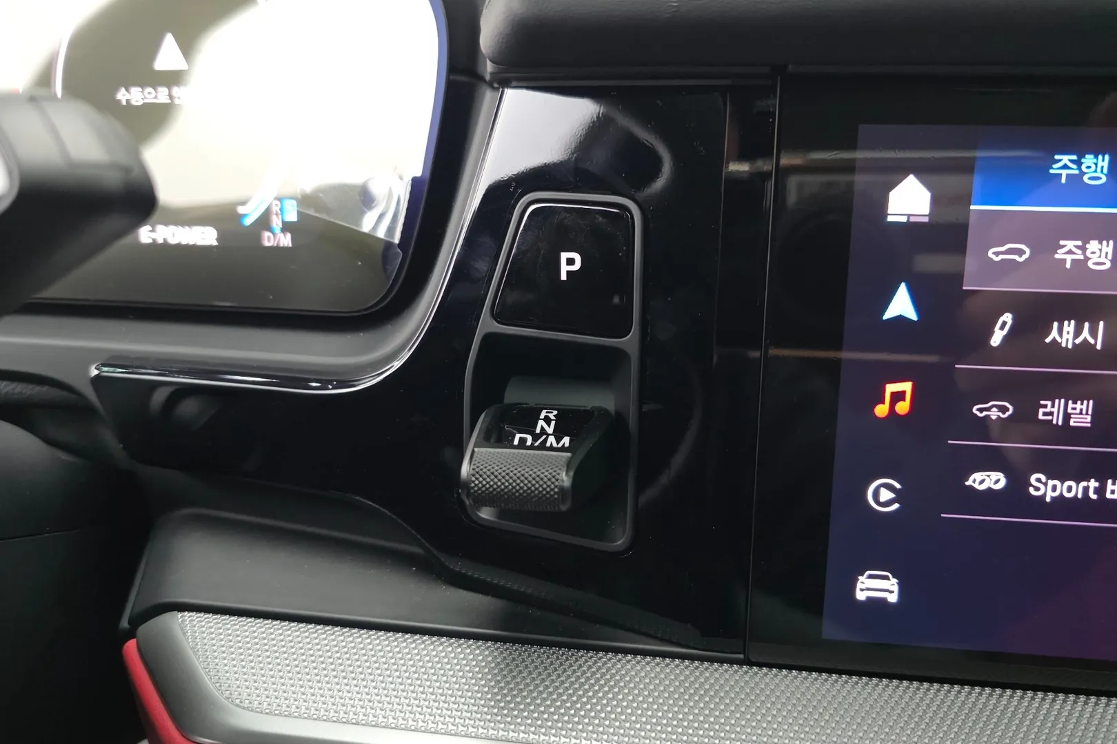 Оформить заказ на Porsche Cayenne E-Hybrid Coupe 2025 3.0 л 470 л.с Гибрид, коробка: Автомат, привод: Полный привод, доставка по России, салон в Москве