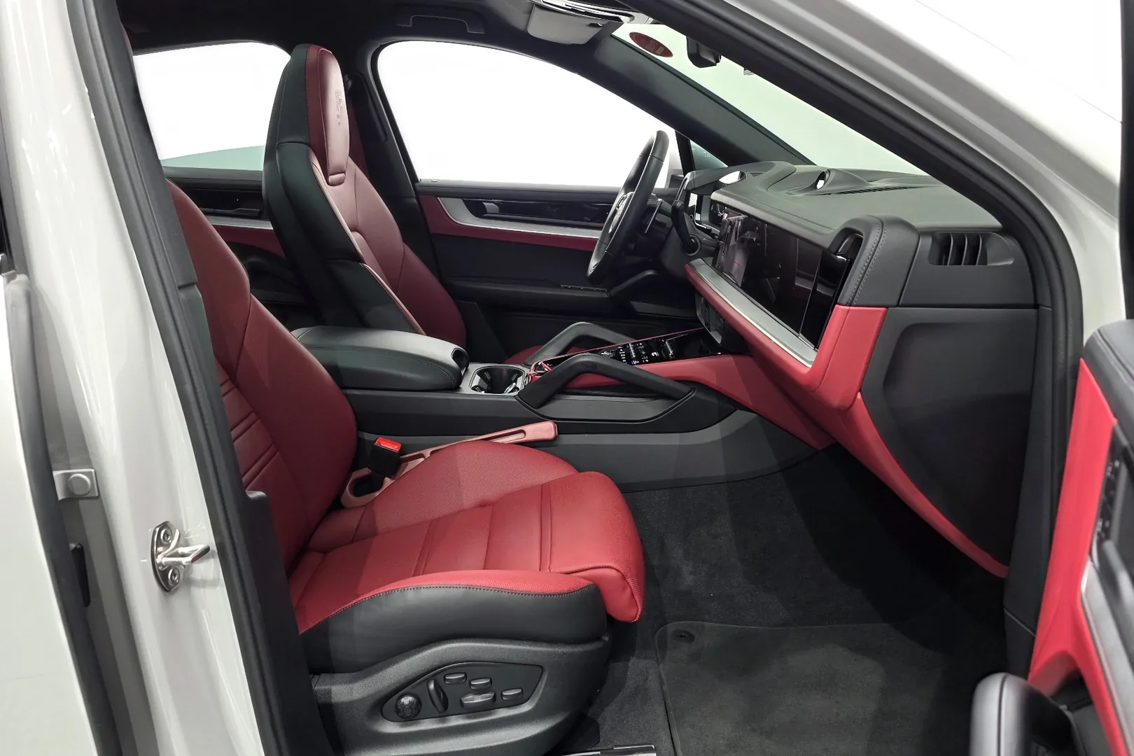 Porsche Cayenne E-Hybrid Coupe 2025 3.0 л 470 л.с Гибрид, коробка Автомат, привод Полный привод, автомобиль из Германия, доставка по России