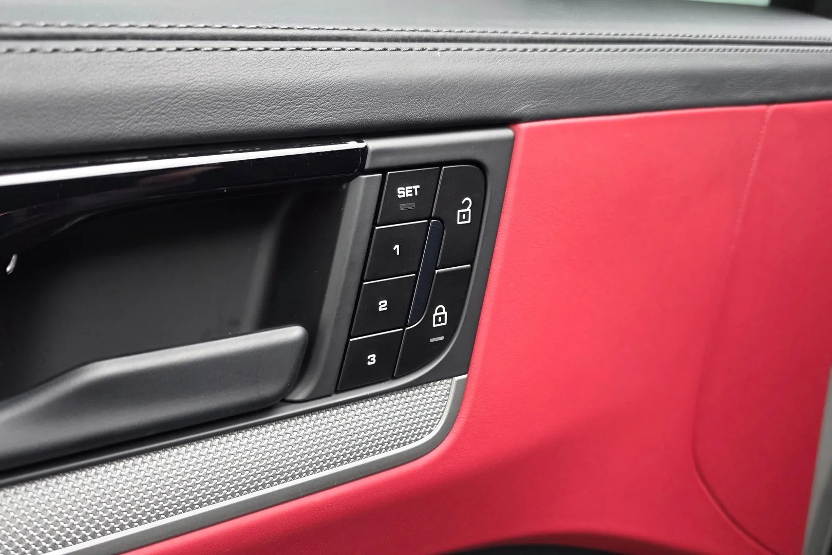 Заказать Porsche Cayenne E-Hybrid Coupe 2025 3.0 л 470 л.с Гибрид, Серый, Полный привод, Автомат — поставка из Германия, доставка по России и СНГ