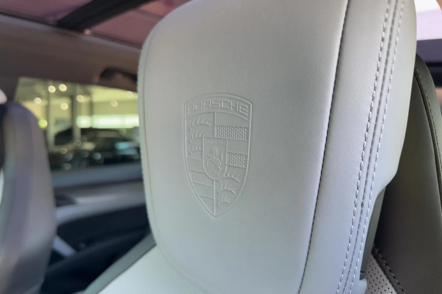 Porsche Cayenne Electric 2026, зелёный, фото 23