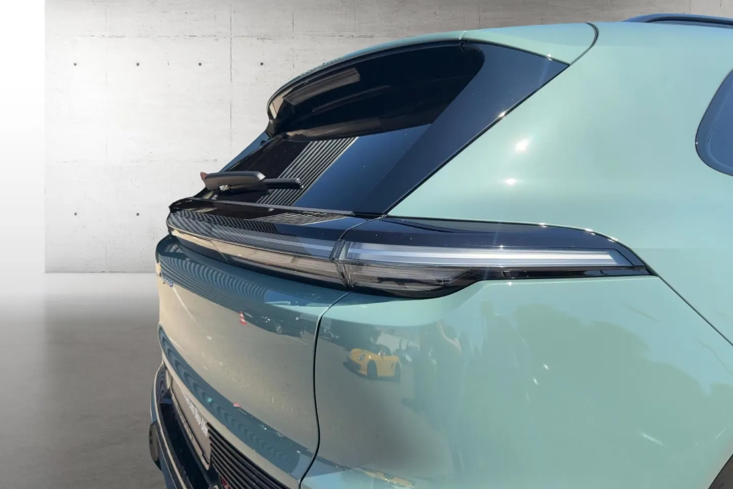 Автомобиль Porsche Cayenne Electric 2026 0.0 л 442 л.с Электричество, Зелёный, пробег 15 км, производство — Германия, доставка по РФ, фото 9
