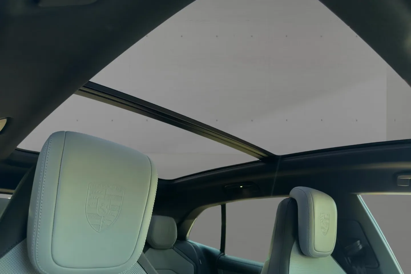 Оформить заказ на Porsche Cayenne Electric 2026 0.0 л 442 л.с Электричество, коробка: Автомат, привод: Полный привод, доставка по России, салон в Москве, фото 14
