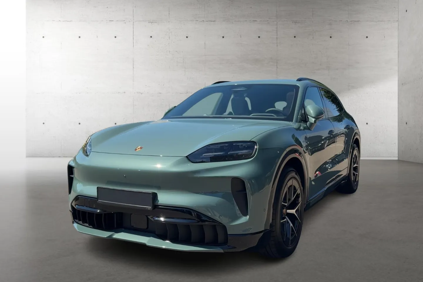 Porsche Cayenne Electric 2026, зелёный