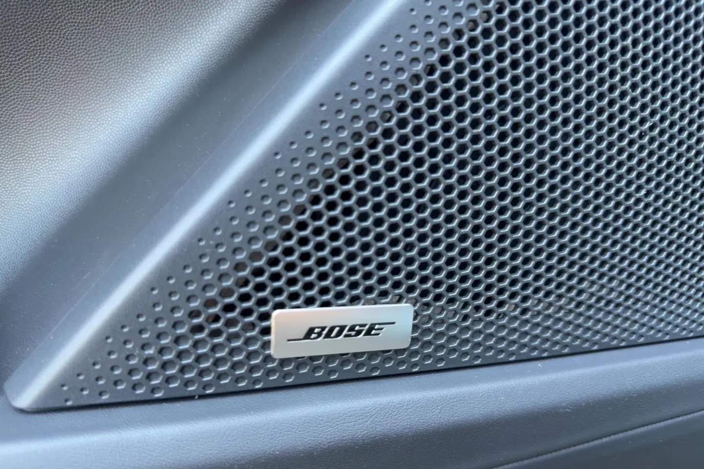 Porsche Cayenne Electric 2026, зелёный, фото 21