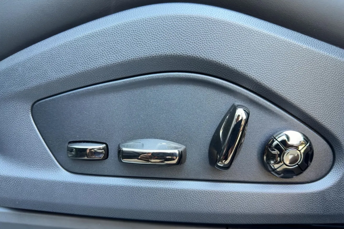 Porsche Cayenne Electric 2026, зелёный, фото 22