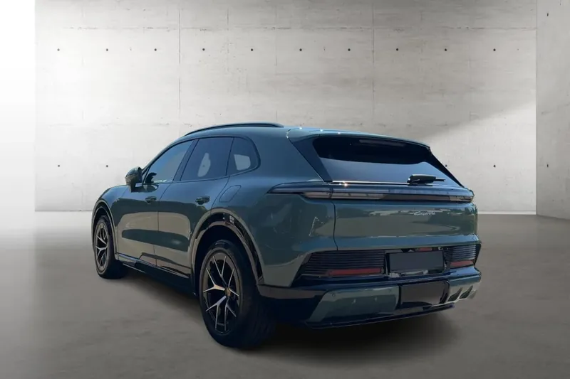 Заказать Porsche Cayenne Electric 2026 0.0 л 442 л.с Электричество с пробегом 15 км, Автомат, Полный привод, цвет Зелёный, поставка из Германия, доставка по РФ Cayenne Electric - фото 3