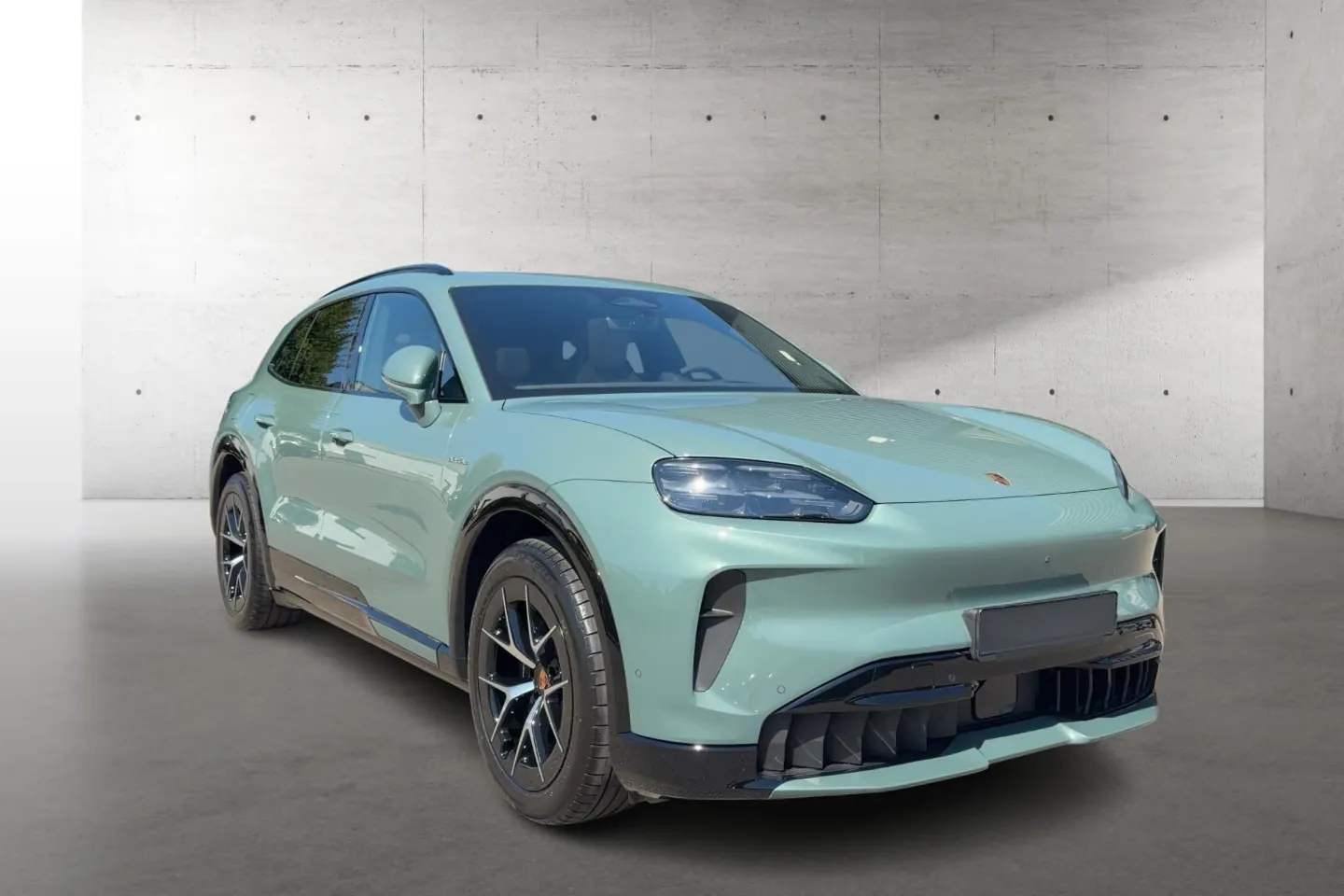 Выбор покупателей — Porsche Cayenne Electric 2026 0.0 л 442 л.с Электричество, пробег 15 км, Зелёный, привезён из Германия, доставка по РФ, фото 6