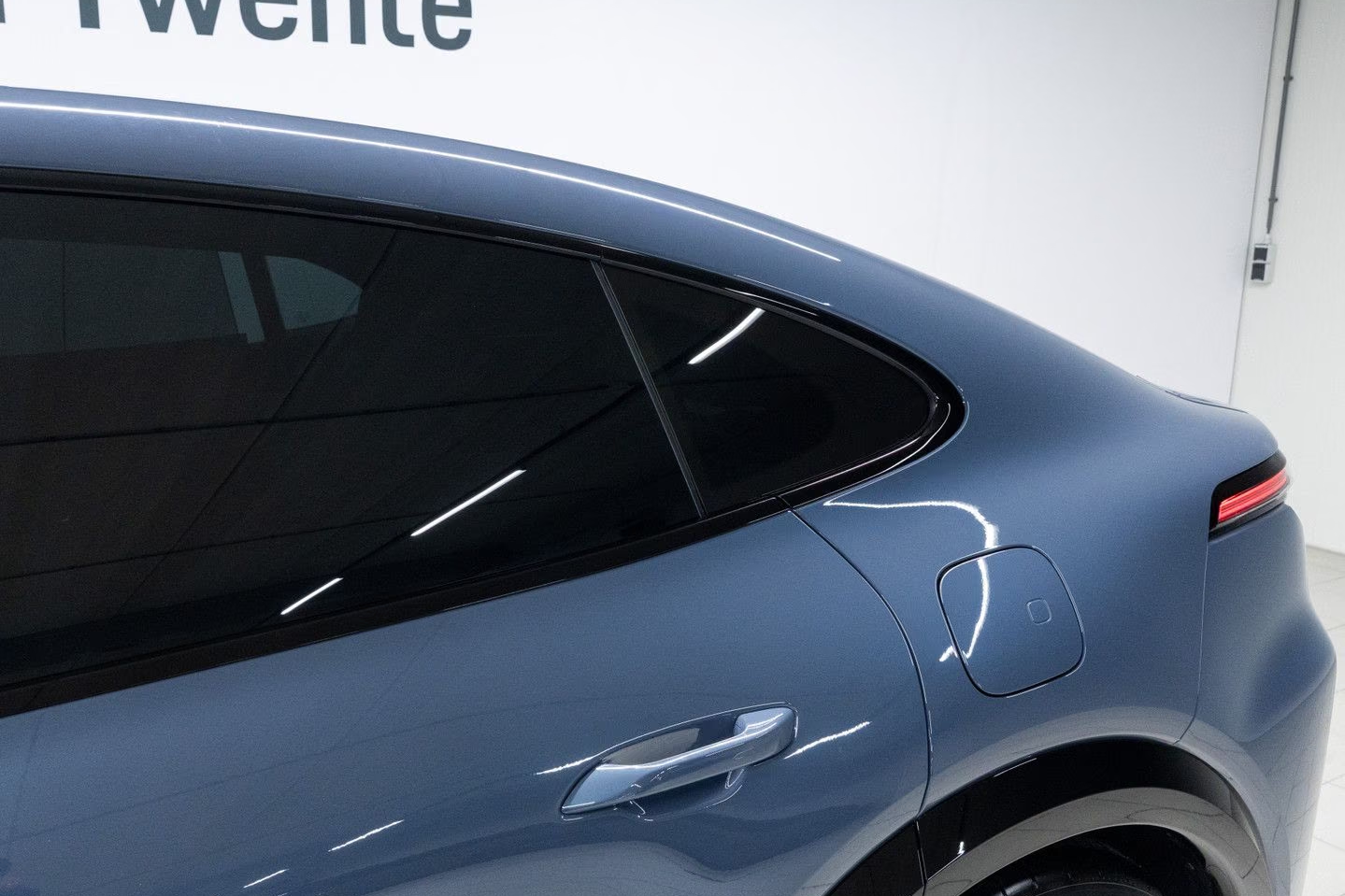 Новый Porsche Cayenne Electric Turbo 2026 0.0 л 1156 л.с Электричество в кузове Синий, коробка — Автомат, привод — Полный привод, страна производства — Германия, фото 12