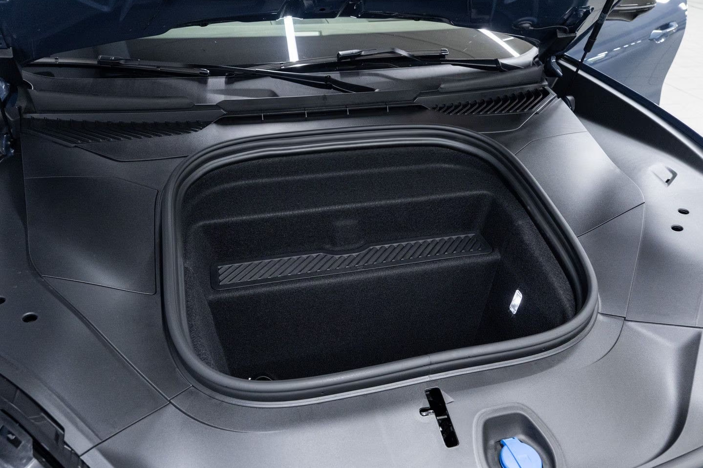 Porsche Cayenne Electric Turbo 2026, синий, фото 29
