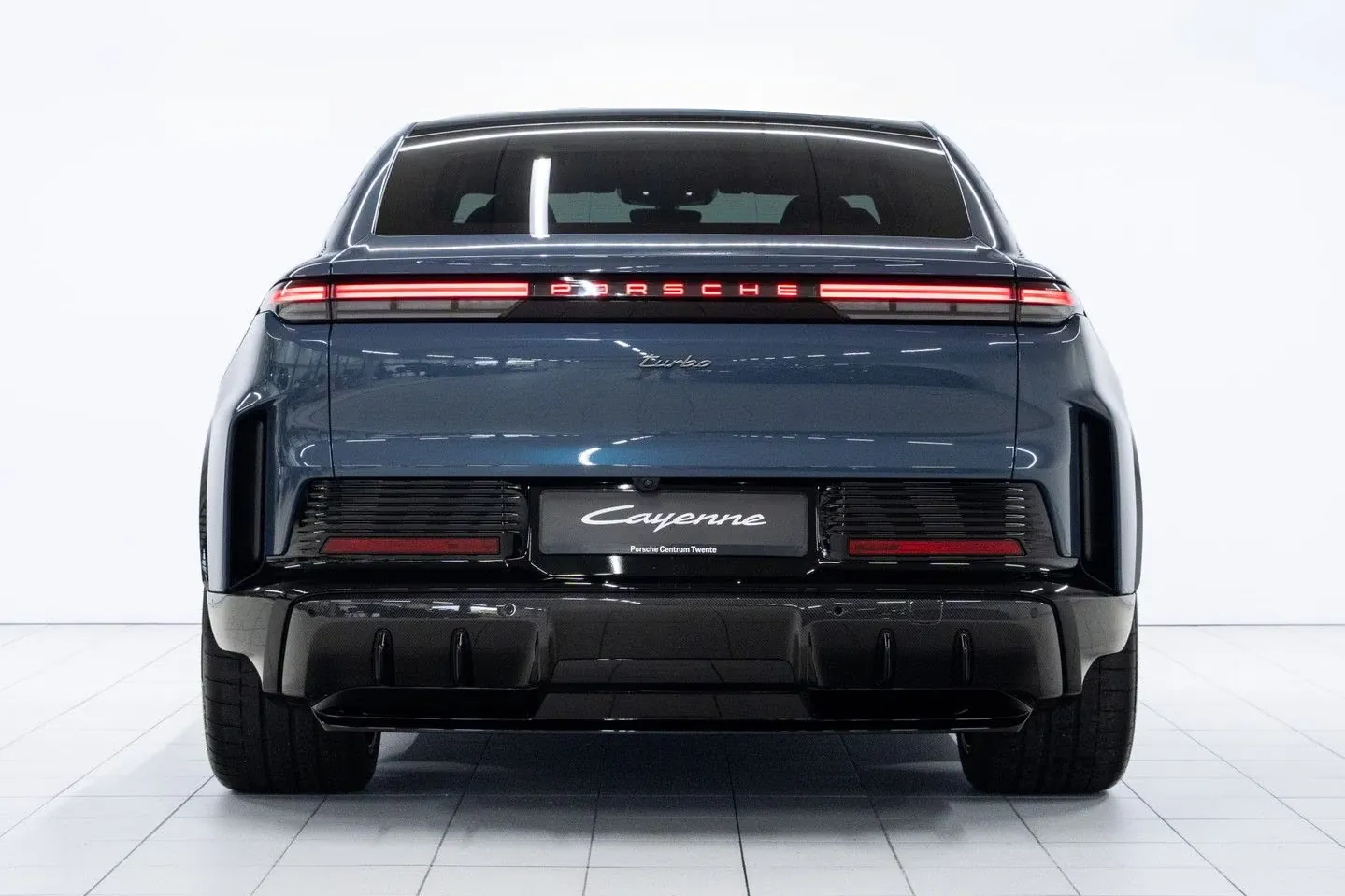 Купить Porsche Cayenne Electric Turbo 2026 0.0 л 1156 л.с Электричество, Синий, Автомат, Полный привод — авто из Германия, с доставкой по всей России, фото 3